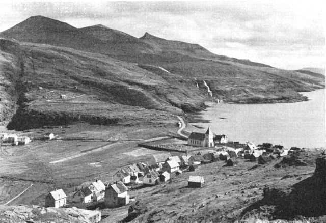 (Foto). Udsigt over bygden Eiði.