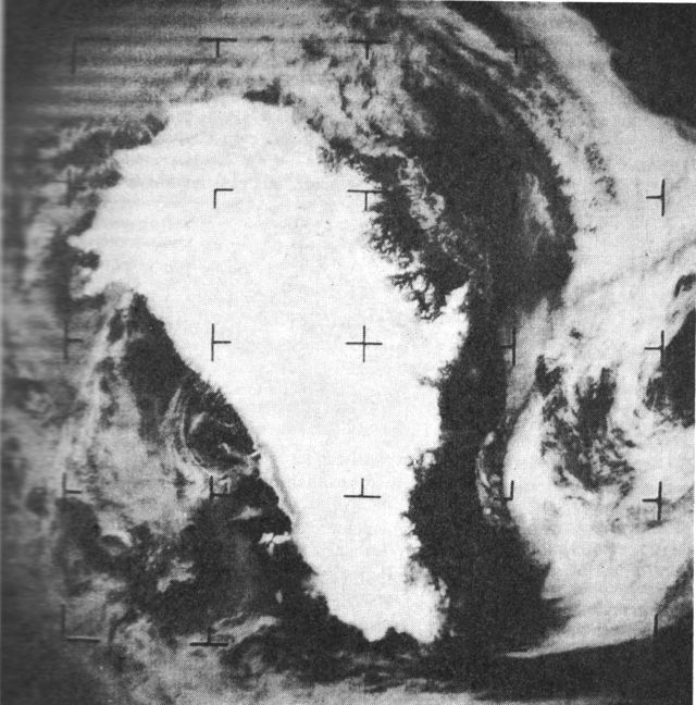 (Foto). Grønland fot. fra satellitten Essa II i 1400 km’s højde, nedtaget aug. 1966 i Narssarssuaq.