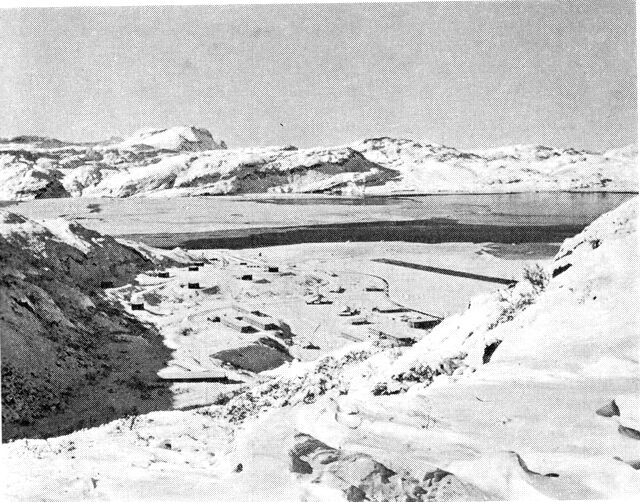 (Foto). Flyvepladsen Narssarssuaq, der er centrum for ismeldetjenesten. (F.: B. Vienberg).