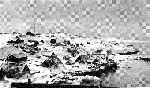 (Foto). Kolonihavnen i det gamle Godthåb, 1945. (F.: Chr. Vibe).