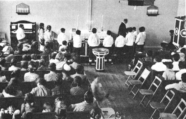 (Foto). Konfirmation i Kangâmiut 1952. (F.: Chr. Vibe).