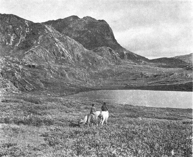 (Foto). På det gamle nordbotun ved Eqaluit, nær nordboernes Hvalsey. (F.: Chr. Vibe).