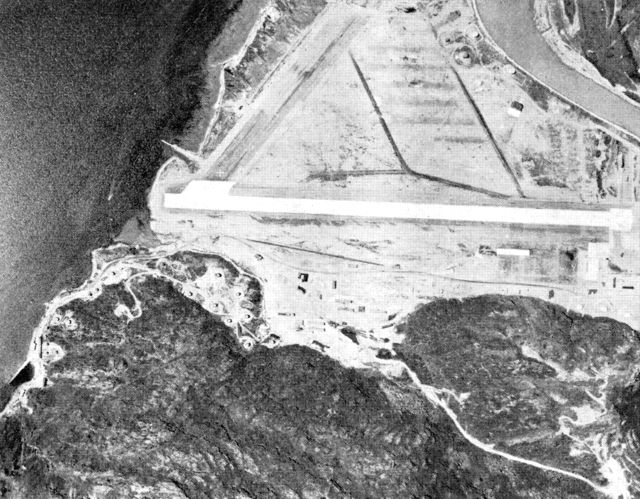 (Foto). Flyvepladsen Narssarssuaq. (Eneret Geodæisk Institut, 1968).