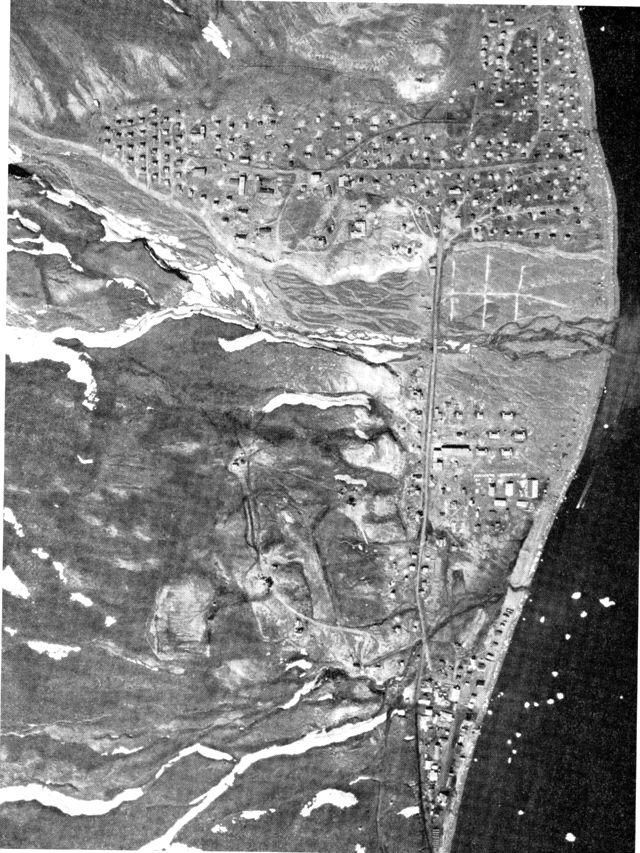 (Foto). Qutdligssat set fra luften 1968. (Eneret Geodætisk Institut).